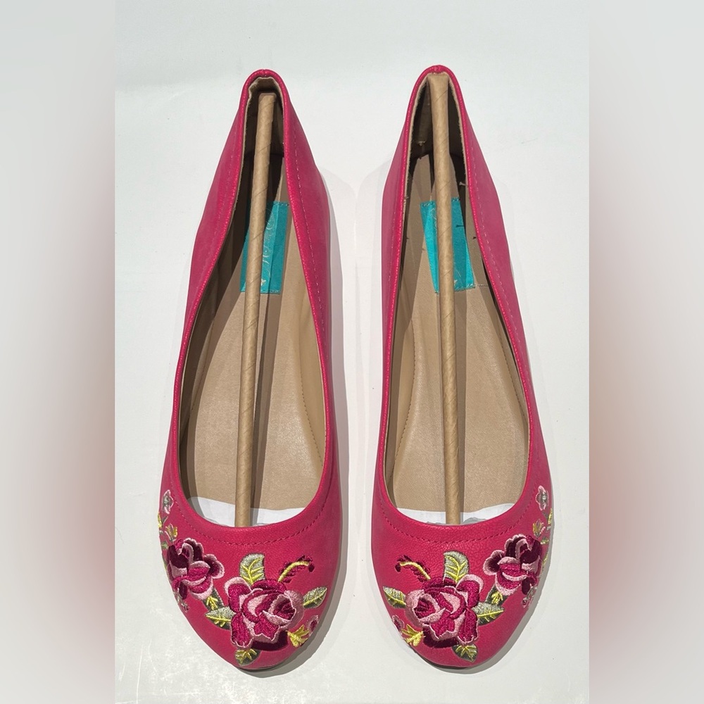 NWT Microsuede Floral Embroidered Ballet Flats